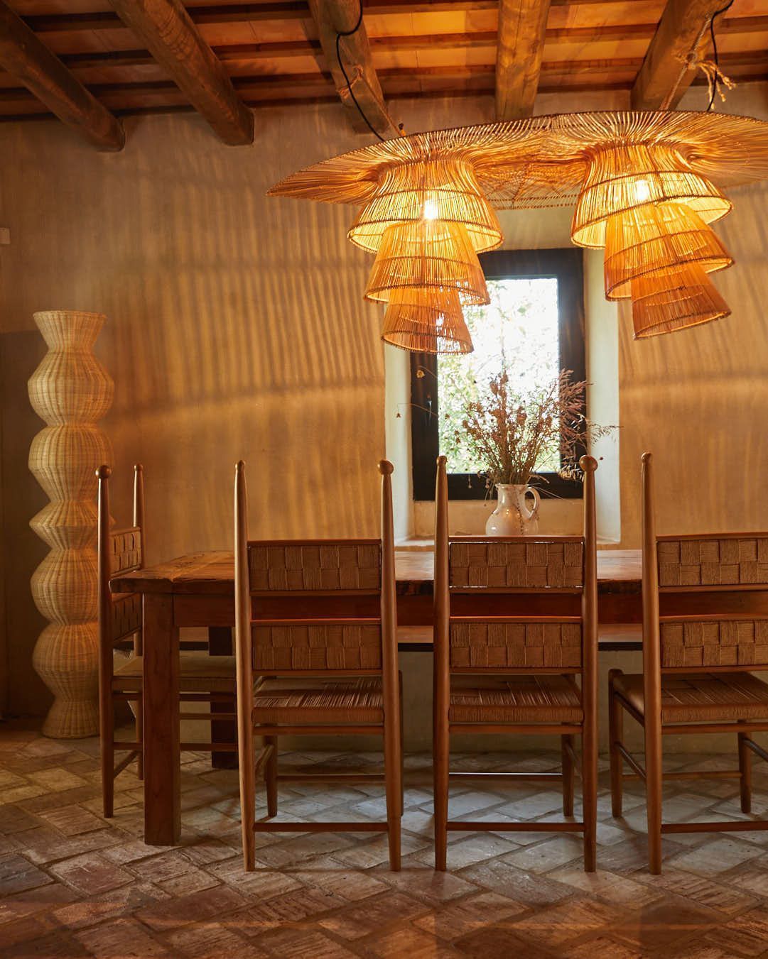 Salón decorado con piezas de Heaps&Woods
